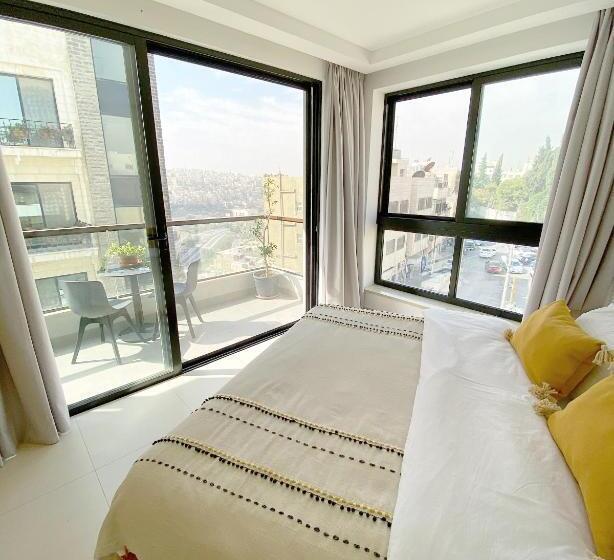 تختخواب و صبحانه Nu Fifty Two