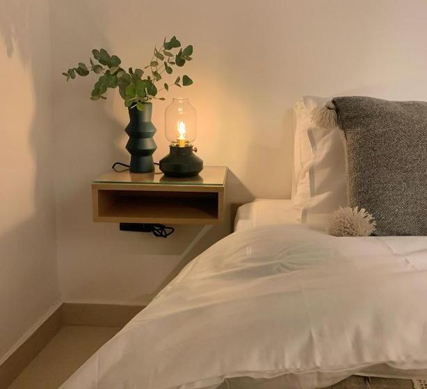 تختخواب و صبحانه Nu Fifty Two