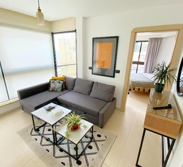 تختخواب و صبحانه Nu Fifty Two