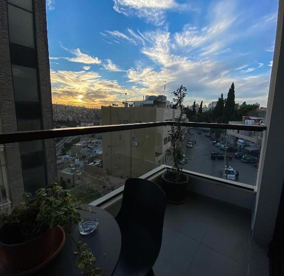 تختخواب و صبحانه Nu Fifty Two