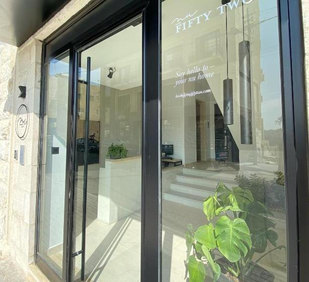 تختخواب و صبحانه Nu Fifty Two