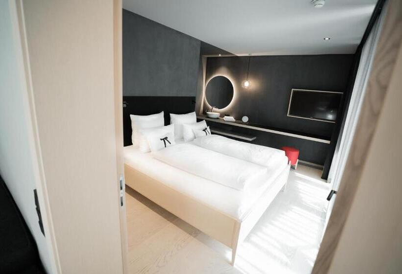 Отель Amrai Suites