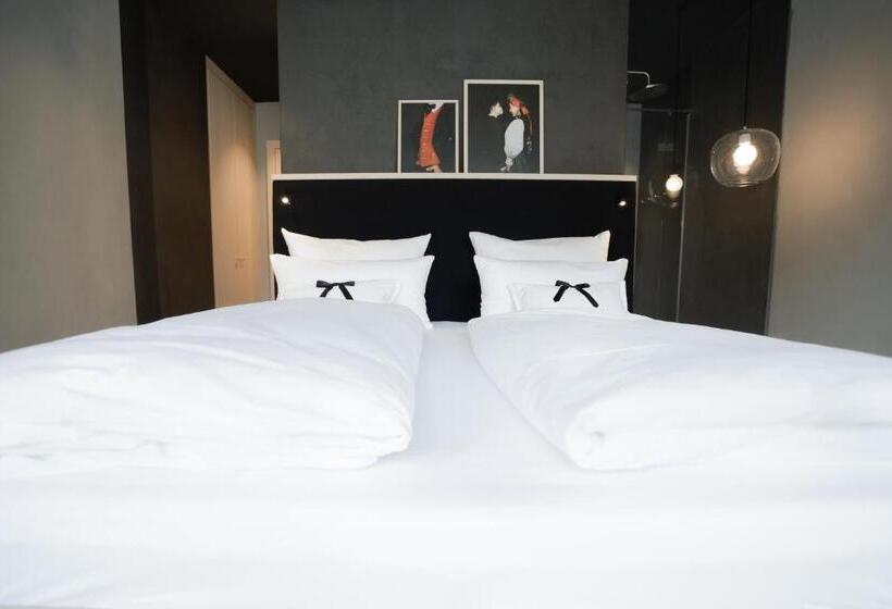 ホテル Amrai Suites