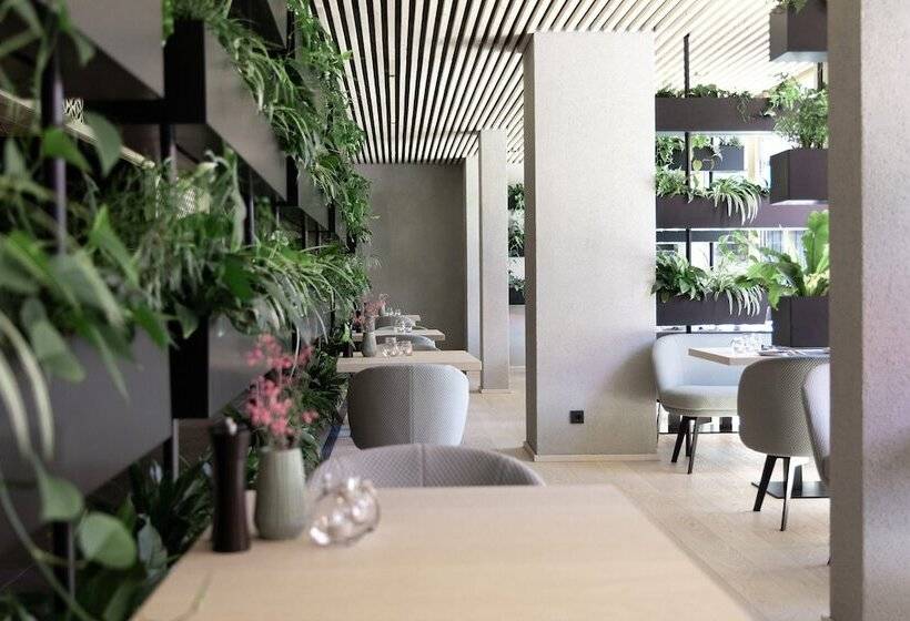 Отель Amrai Suites