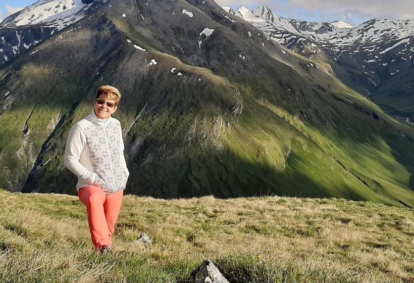 בית מלון כפרי Avers