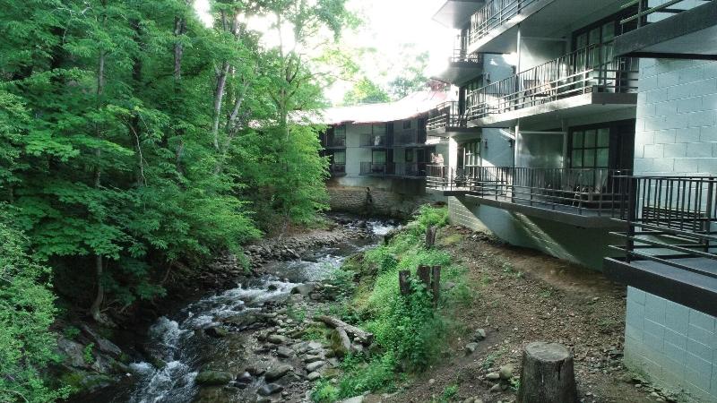 בית מלון כפרי Bear Creek Inn Gatlinburg, Tn