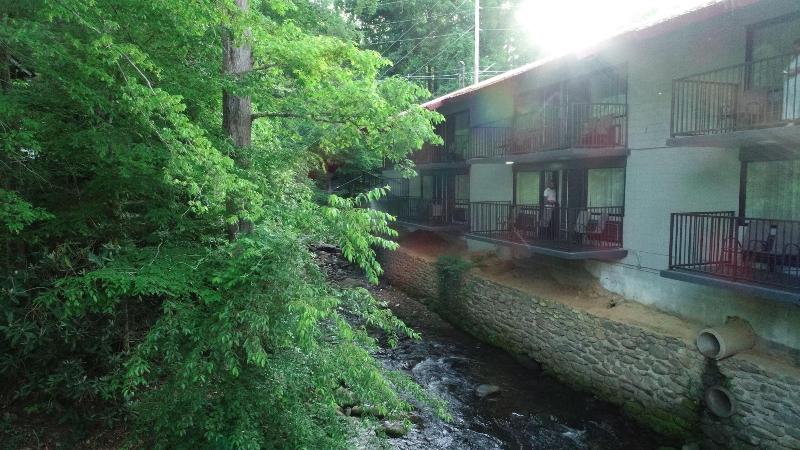בית מלון כפרי Bear Creek Inn Gatlinburg, Tn