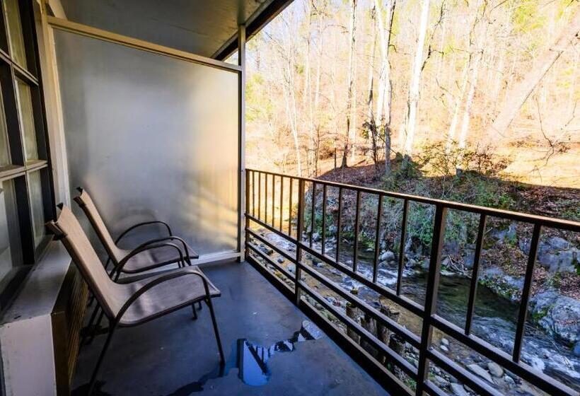בית מלון כפרי Bear Creek Inn Gatlinburg, Tn