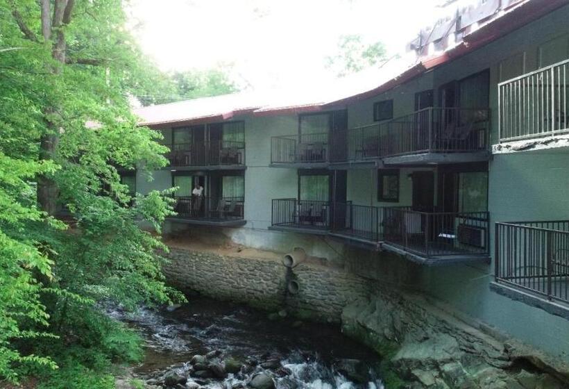 בית מלון כפרי Bear Creek Inn Gatlinburg, Tn