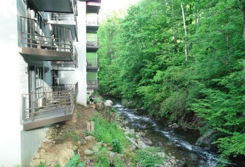 בית מלון כפרי Bear Creek Inn Gatlinburg, Tn