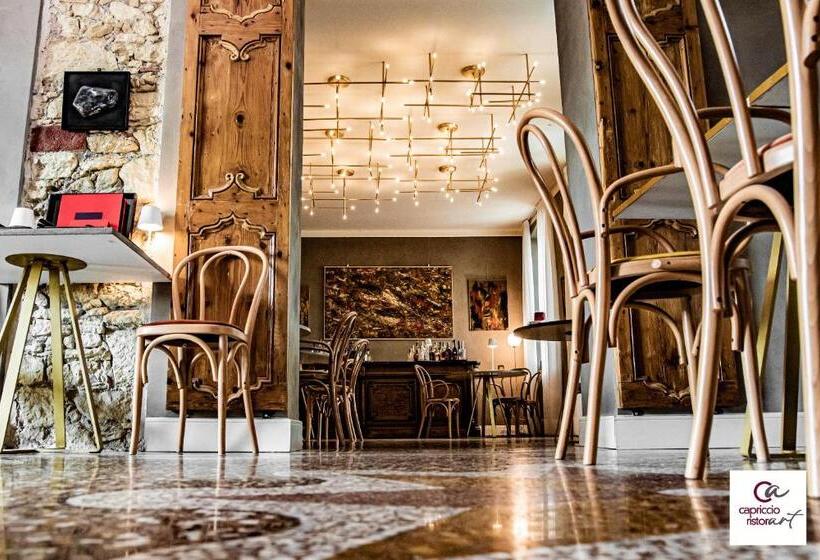 호텔 Capriccio Art