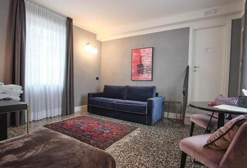 호텔 Capriccio Art