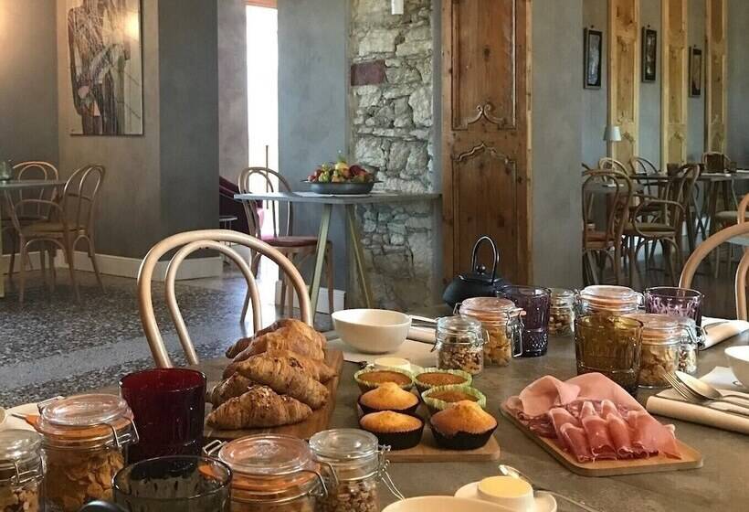 호텔 Capriccio Art