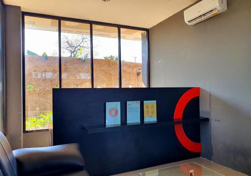 ホテル Collection O 28 Urban Town Karawang