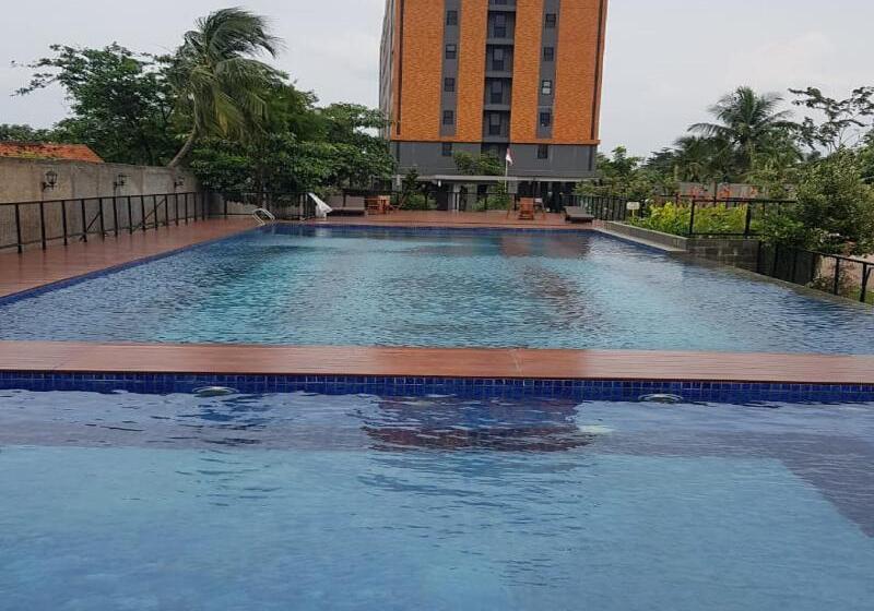 ホテル Collection O 28 Urban Town Karawang