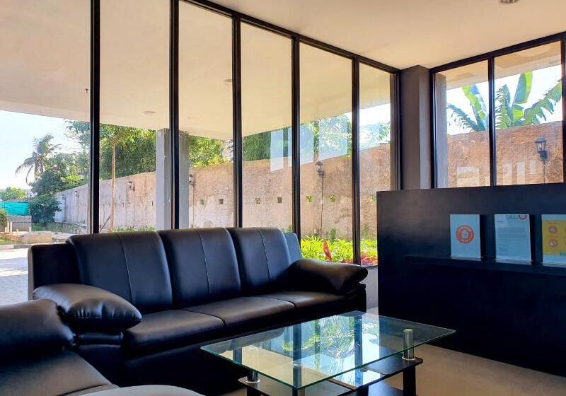 ホテル Collection O 28 Urban Town Karawang