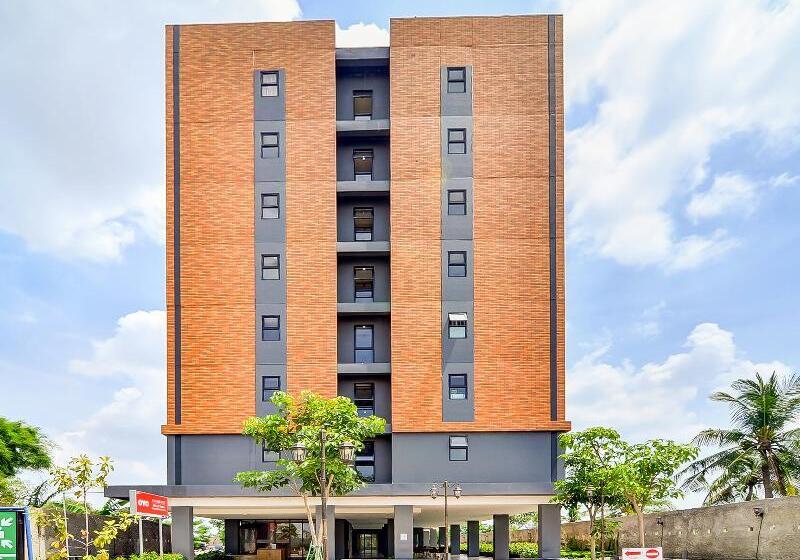 ホテル Collection O 28 Urban Town Karawang