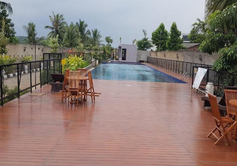 ホテル Collection O 28 Urban Town Karawang