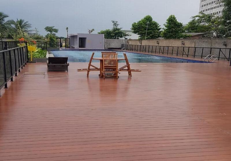 ホテル Collection O 28 Urban Town Karawang