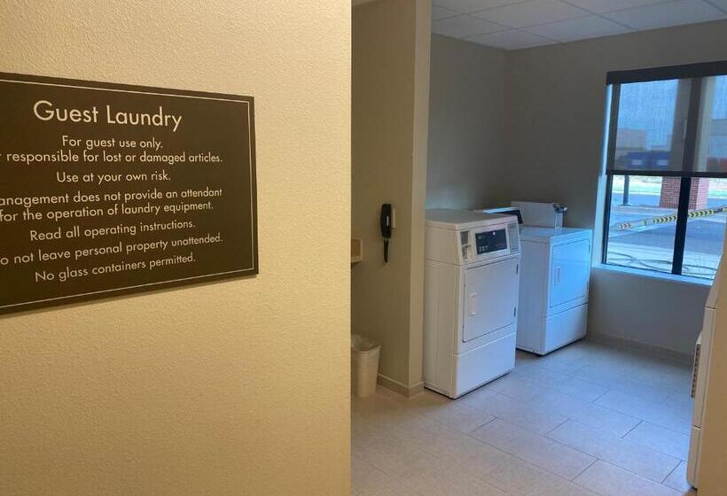 Отель Comfort Suites Midland West