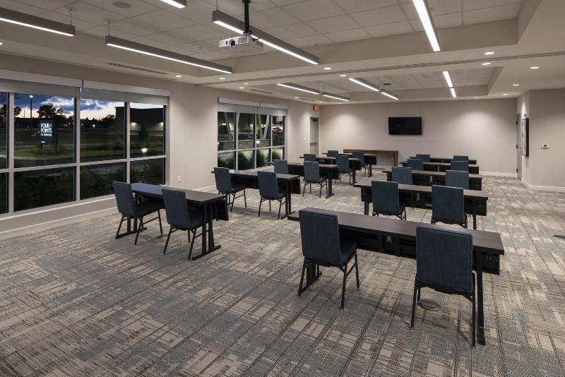 Отель Four Points By Sheraton Albany