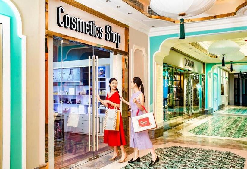 هتل Hoiana  And Suites