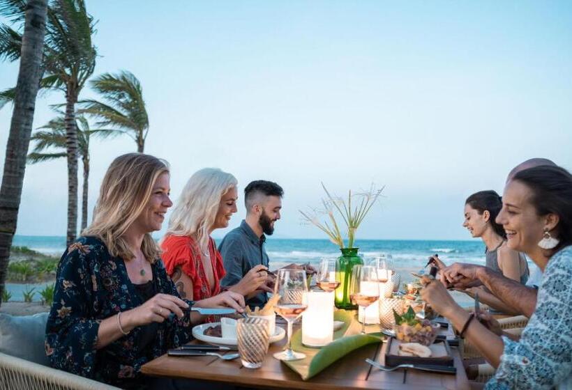 هتل Hoiana  And Suites