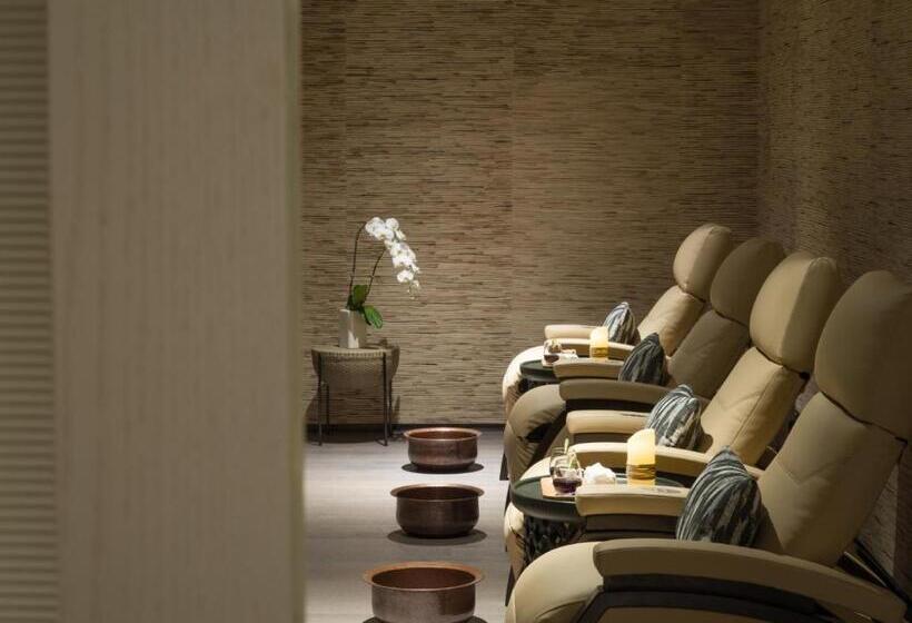 هتل Hoiana  And Suites