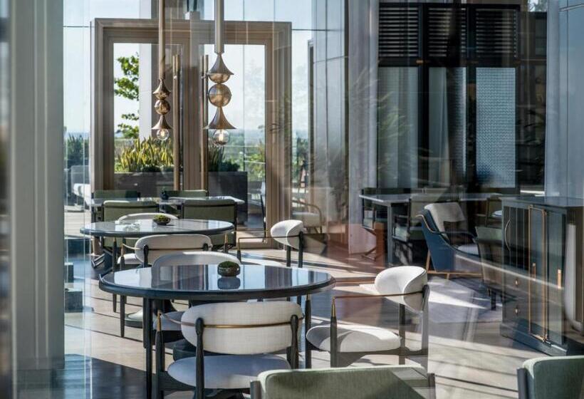 هتل Hoiana  And Suites