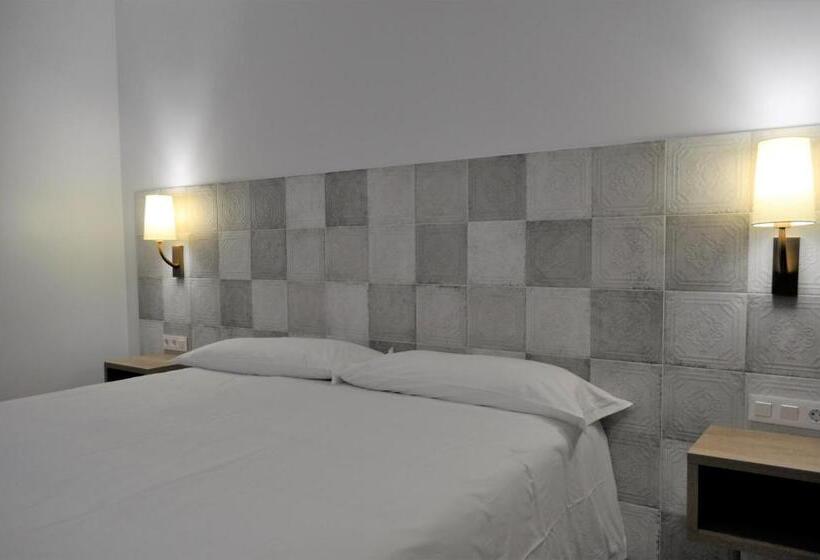 هتل Hostal Restaurante Villa De Brihuega