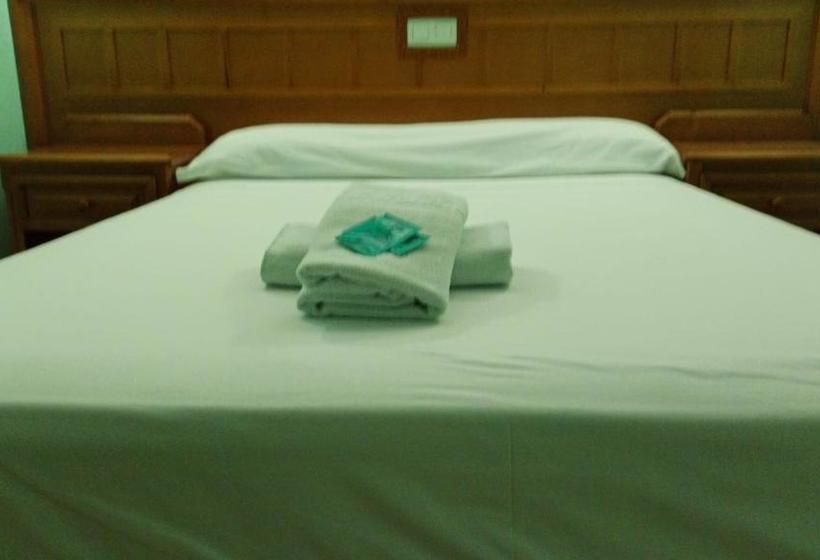 Отель Restaurante La Barca