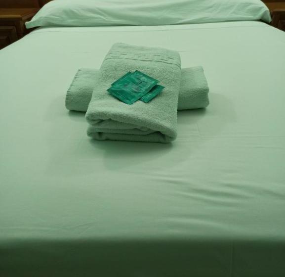 Отель Restaurante La Barca