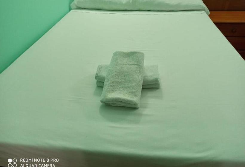 Отель Restaurante La Barca