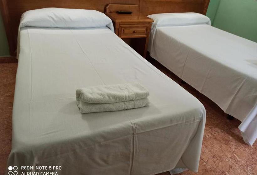 Отель Restaurante La Barca