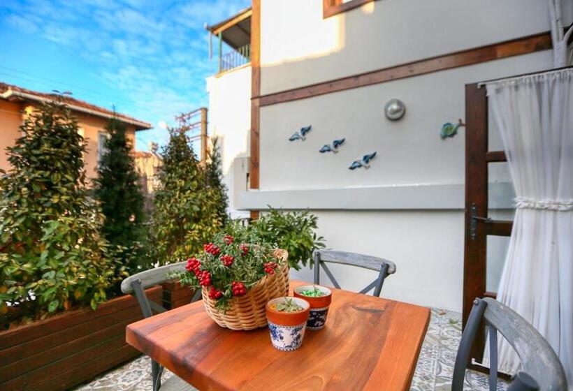 בית מלון כפרי Trilye Bay C Konak