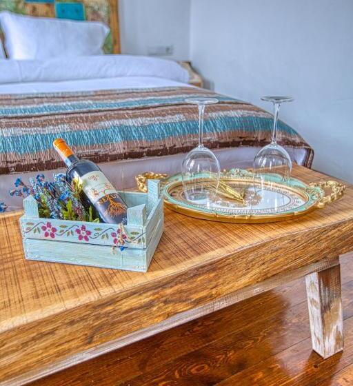 בית מלון כפרי Trilye Bay C Konak