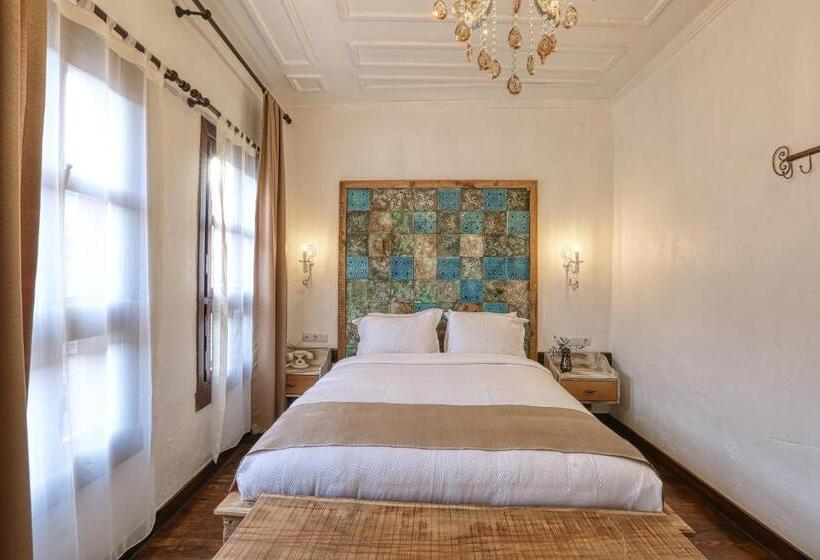 בית מלון כפרי Trilye Bay C Konak