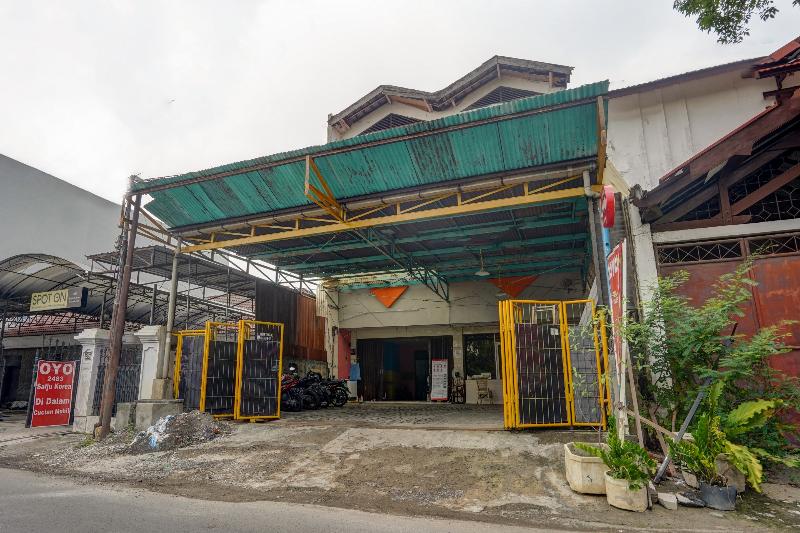 Hotel Yellow Sapphire Redpartner Near Mayjend Sungkono