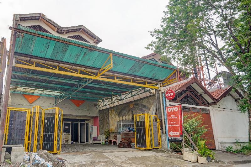 Hotel Yellow Sapphire Redpartner Near Mayjend Sungkono