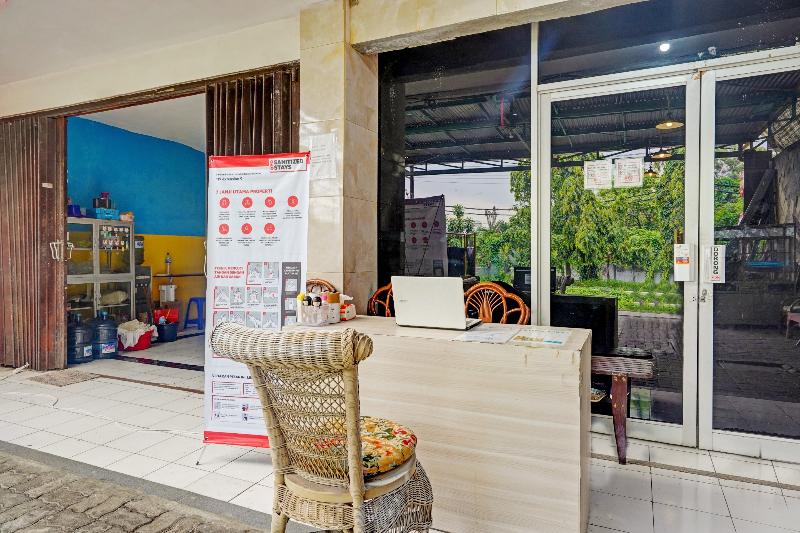 Hotel Yellow Sapphire Redpartner Near Mayjend Sungkono