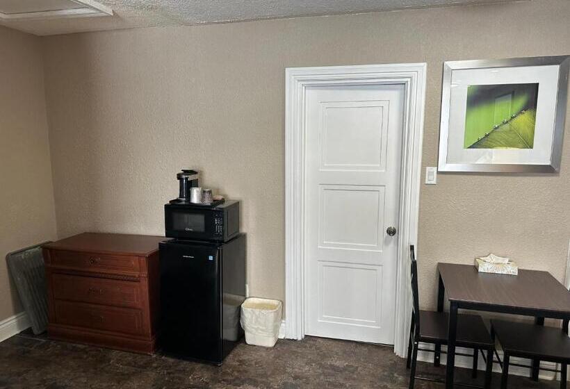 モーテル Champlain Motor Inn