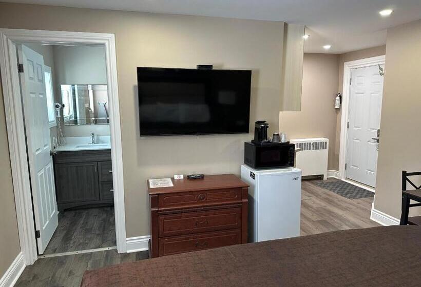 モーテル Champlain Motor Inn