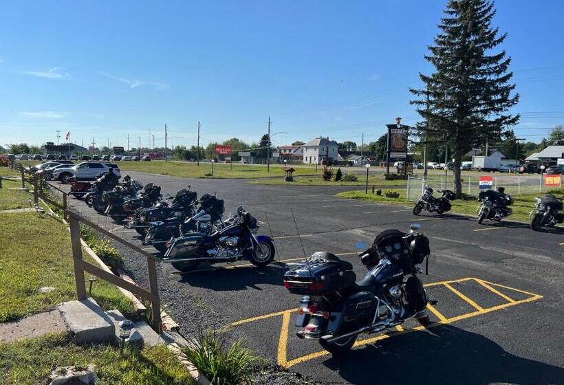モーテル Champlain Motor Inn