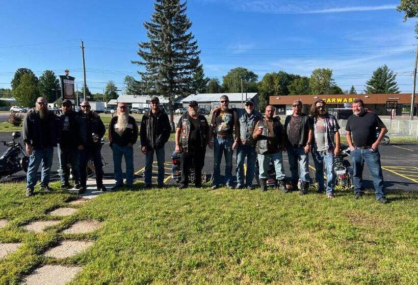 モーテル Champlain Motor Inn