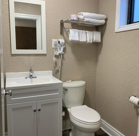 モーテル Champlain Motor Inn