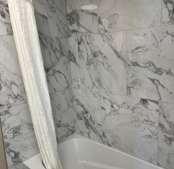 モーテル Champlain Motor Inn