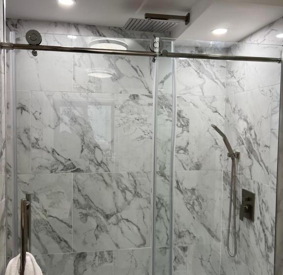 モーテル Champlain Motor Inn