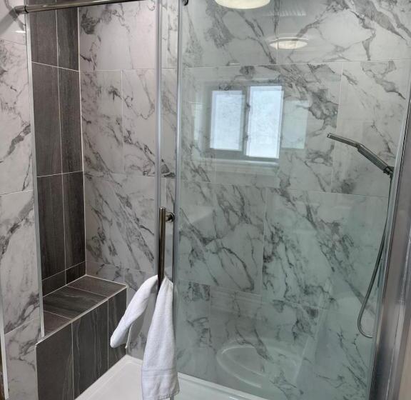 モーテル Champlain Motor Inn