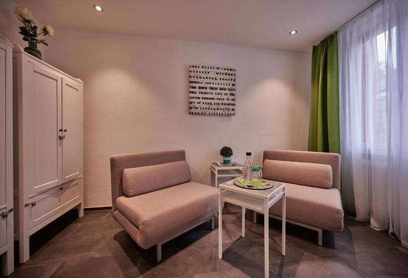 بنسيون Da Maurizio Suites