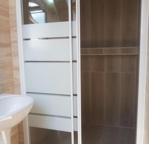 膳宿费 Lara Guest House